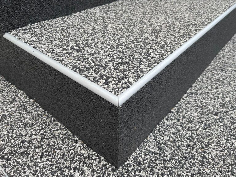 escaliers-exterieurs-moquette-de-pierre-sol-souple-poseur-resine-7