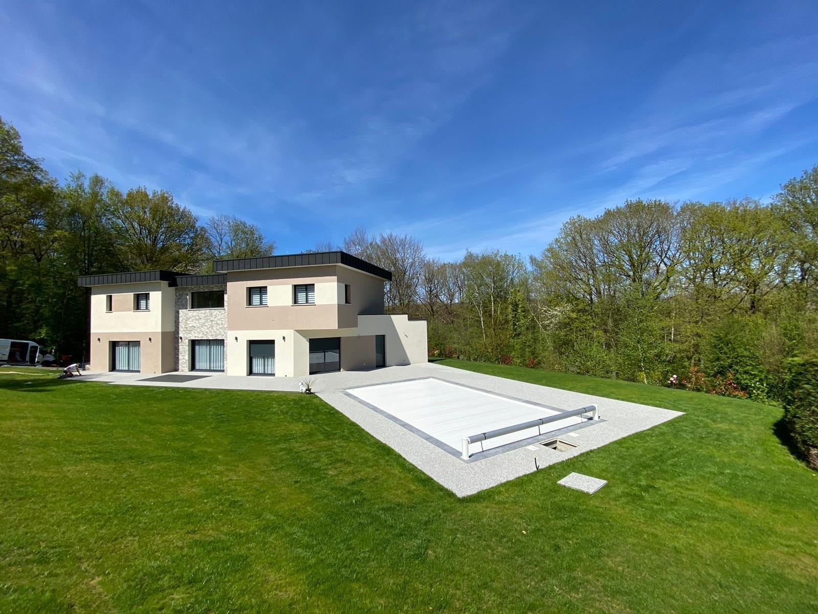 plage-de-piscine-moquette-de-pierre-sol-souple-poseur-resine-11