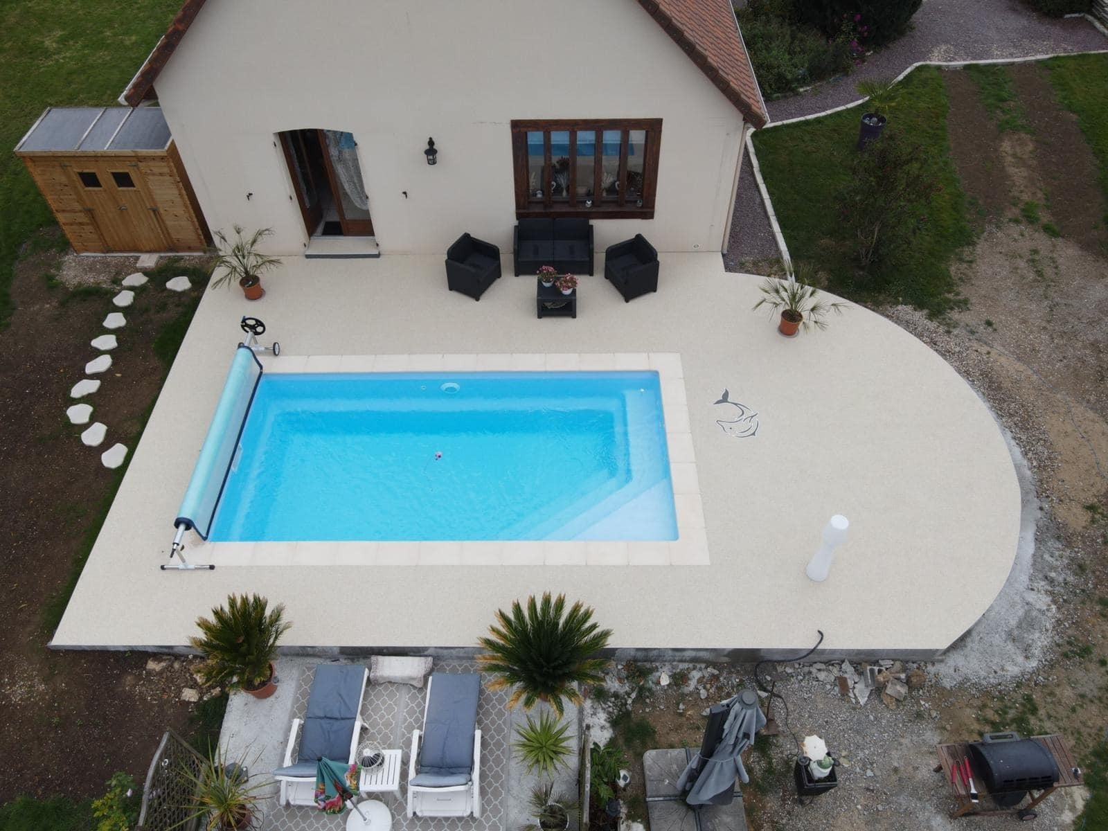 plage-de-piscine-moquette-de-pierre-sol-souple-poseur-resine-5
